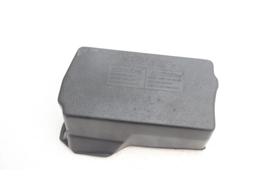 photo de CACHE BATTERIE PIAGGIO TYPHOON 50 (2000 - 2009) - Détail de la pièce