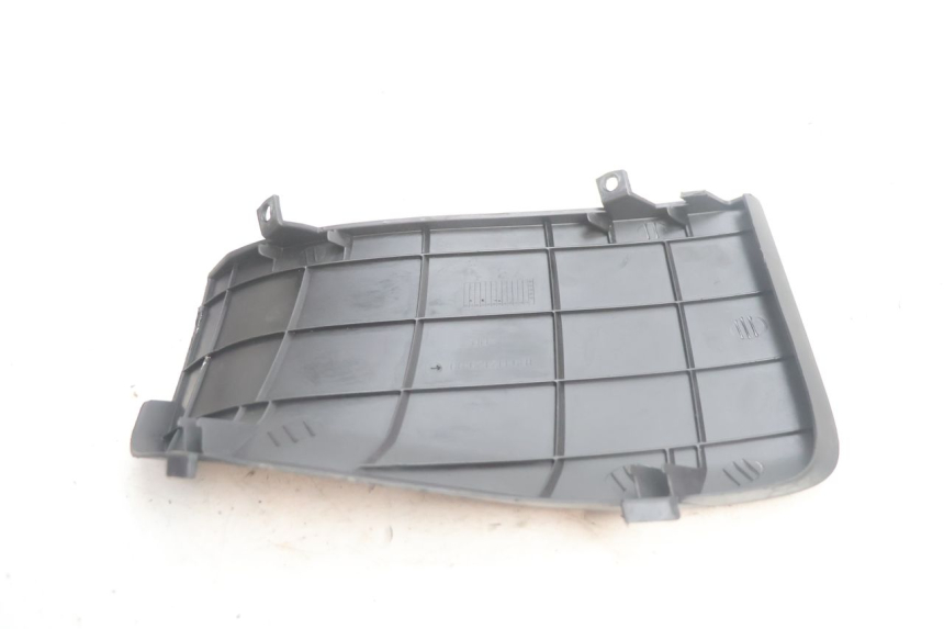 photo de CACHE BATTERIE YAMAHA XMAX X-MAX 125 (2006 - 2009) - Autre angle de vue