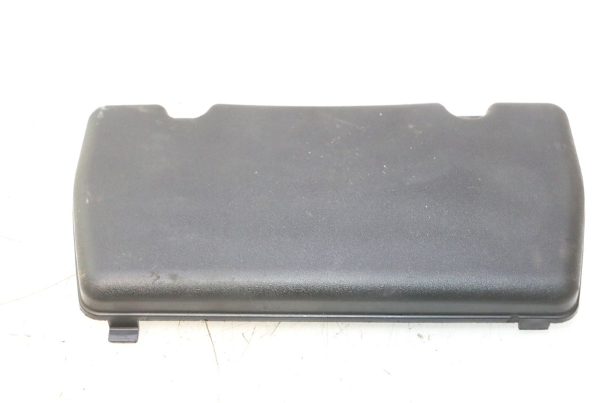 photo de CACHE BATTERIE PIAGGIO X8 STREET 125 (2006 - 2007) - Autre angle de vue
