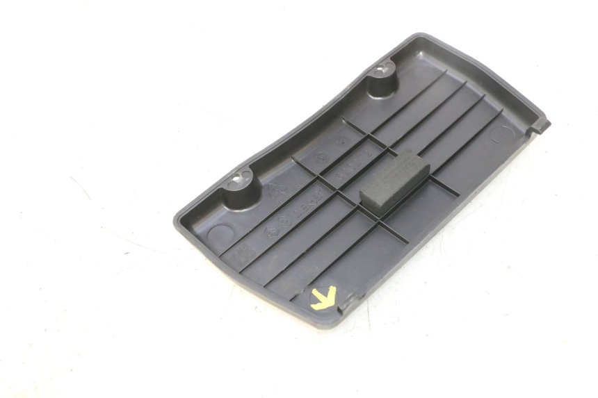 photo de CACHE BATTERIE PIAGGIO X8 STREET 125 (2006 - 2007) - Vue d’ensemble
