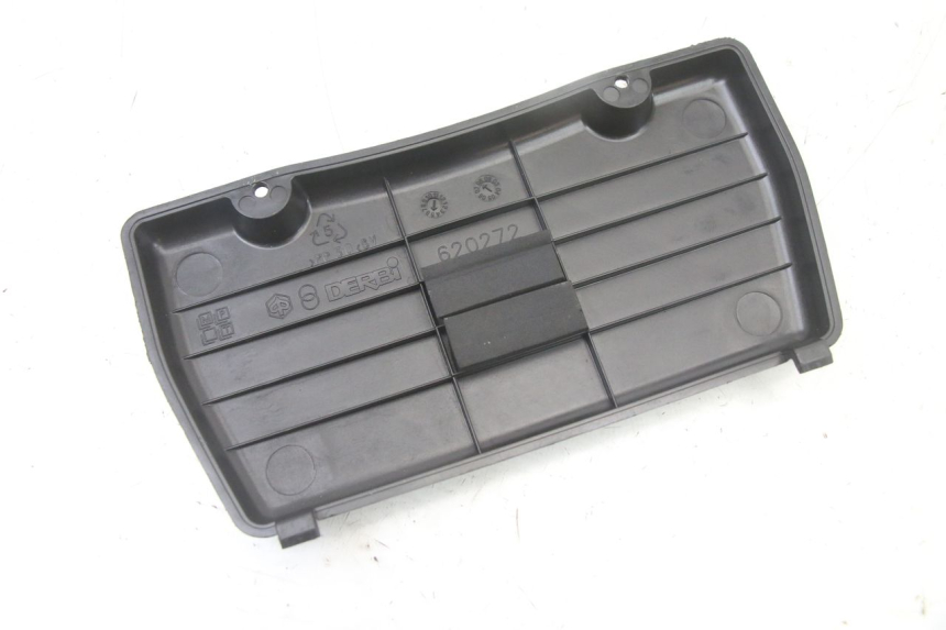 photo de CACHE BATTERIE PIAGGIO XEVO - X EVO 125 (2007 - 2016) - Autre angle de vue
