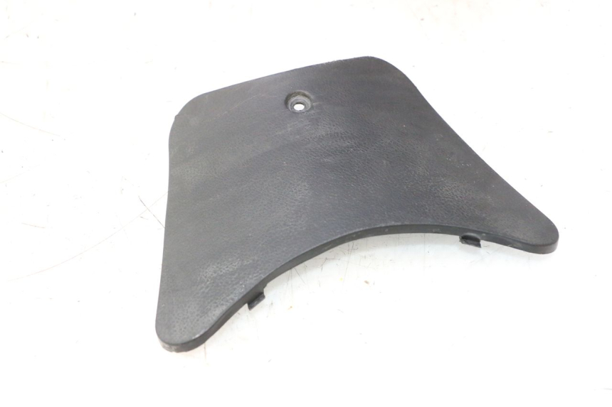 photo de CACHE BATTERIE YAMAHA YP MAJESTY 125 (2002 - 2006) - Détail de la pièce