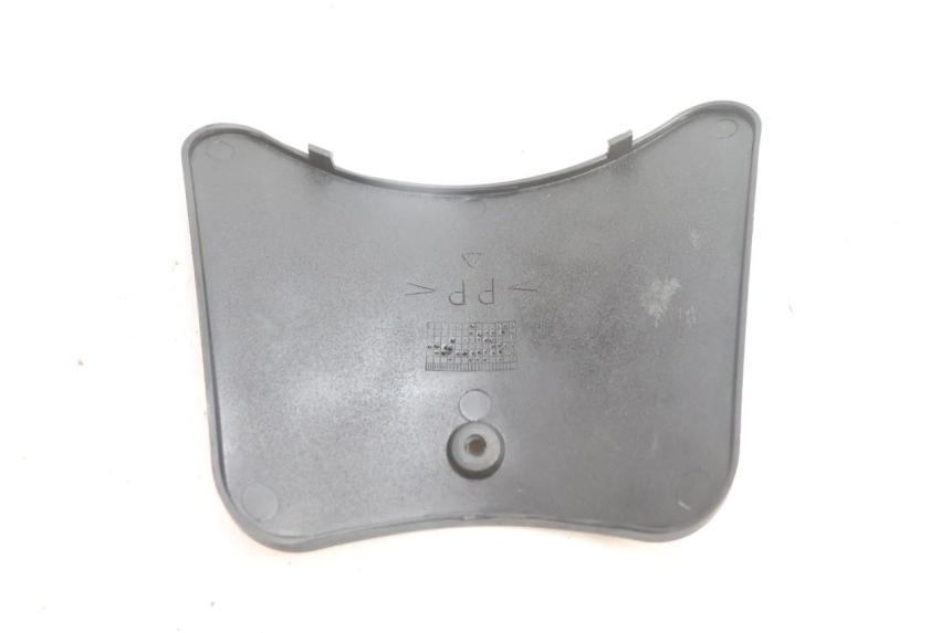 photo de CACHE BATTERIE YAMAHA YP MAJESTY 125 (2002 - 2006) - Zoom état d’usage