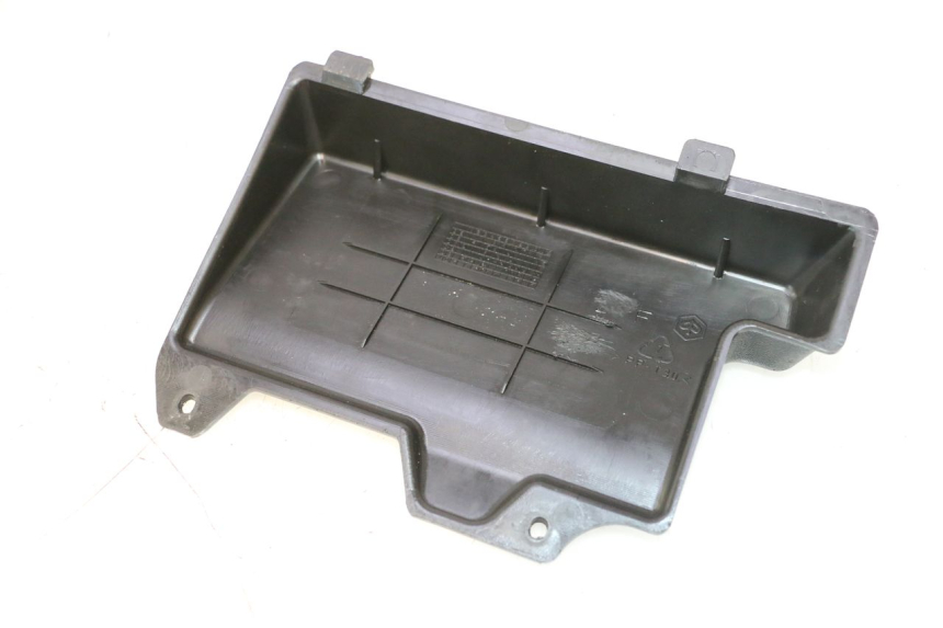 photo de CACHE BATTERIE PIAGGIO ZIP 2T 50 (2009 - 2019) - Détail de la pièce