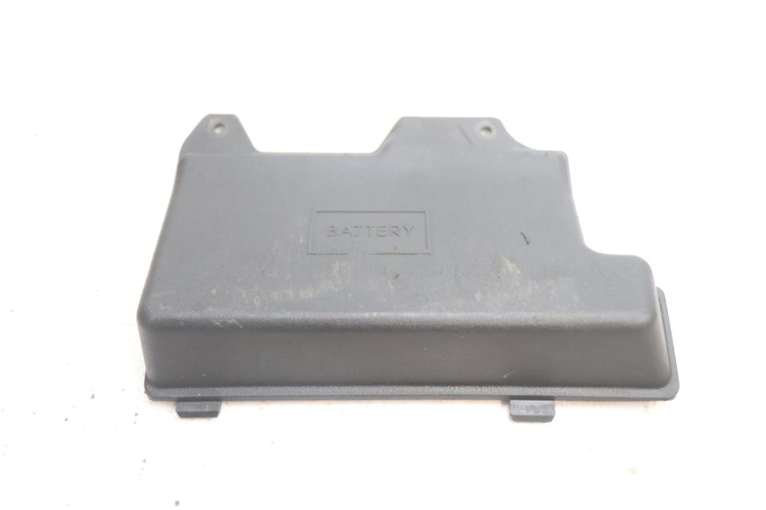 photo de CACHE BATTERIE PIAGGIO ZIP 4T 50 (2018 - 2020) - Détail de la pièce
