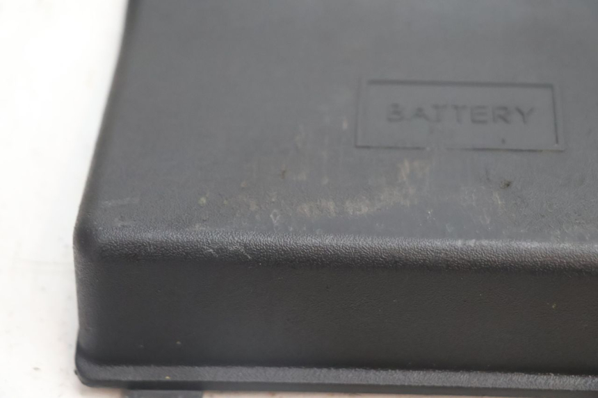 photo de CACHE BATTERIE PIAGGIO ZIP 4T 50 (2018 - 2020) - Zoom état d’usage