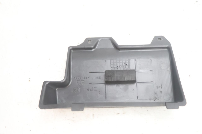 photo de CACHE BATTERIE PIAGGIO ZIP IGET 4T 50 (2021 - 2023) - Zoom état d’usage