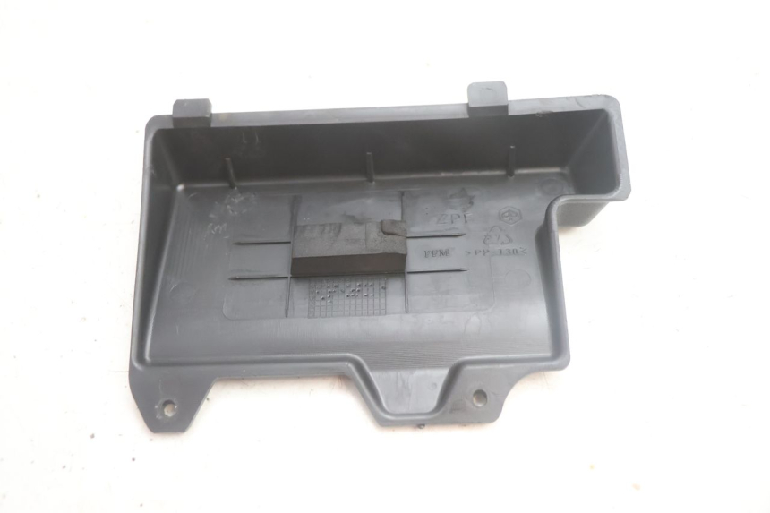 photo de CACHE BATTERIE PIAGGIO ZIP IGET 4T 50 (2021 - 2023) - Autre angle de vue