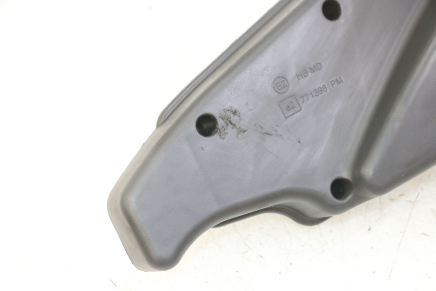photo de CACHE BOITE AIR PEUGEOT SATELIS 125 (2013 - 2018)