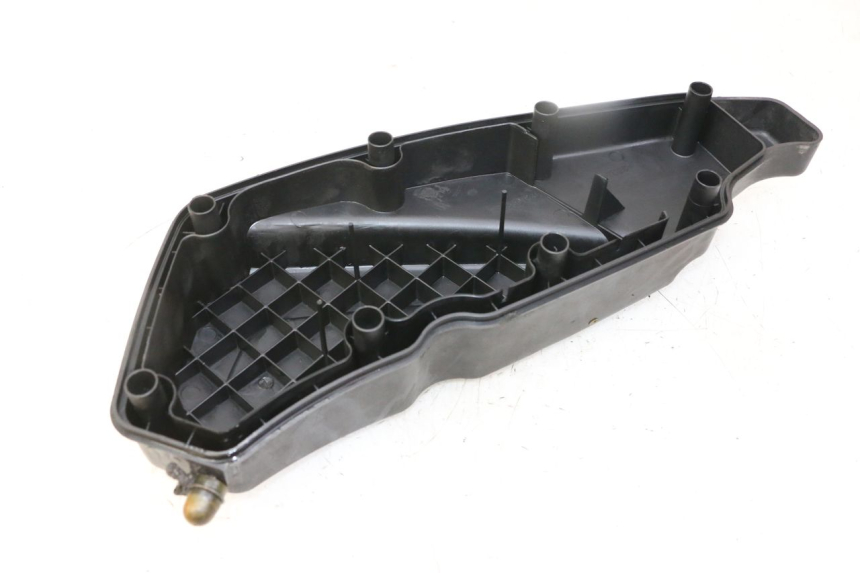 photo de CACHE BOITE AIR PEUGEOT SATELIS 125 (2013 - 2018)