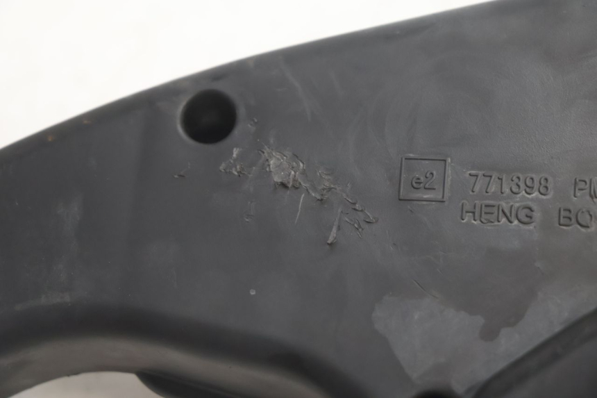 photo de CACHE BOITE AIR PEUGEOT SATELIS 125 (2013 - 2018) - Zoom état d’usage
