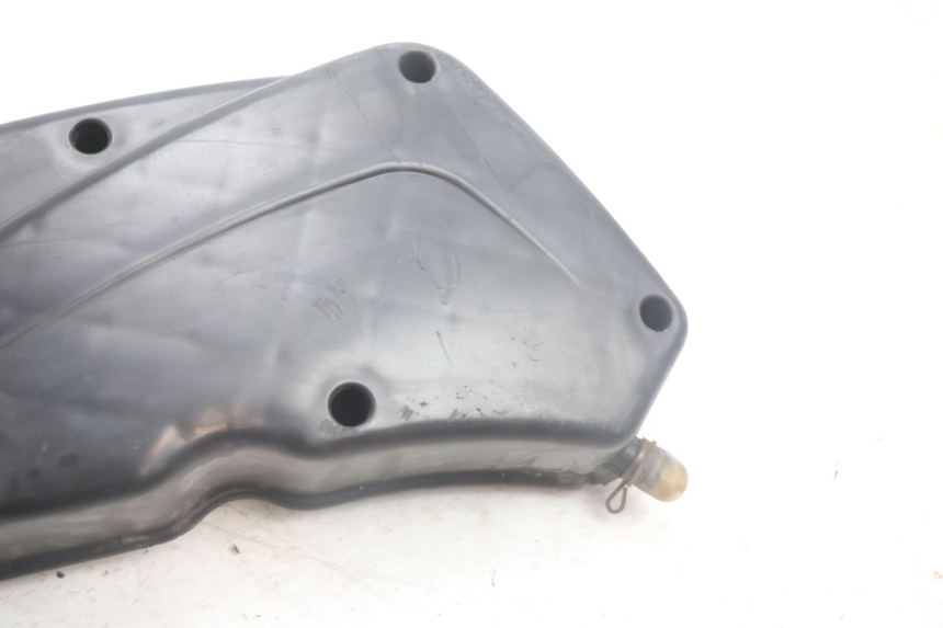 photo de CACHE BOITE AIR PEUGEOT SATELIS 125 (2013 - 2018) - Autre angle de vue