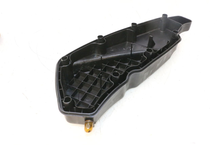 photo de CACHE BOITE AIR PEUGEOT SATELIS 125 (2006 - 2009) - Autre angle de vue