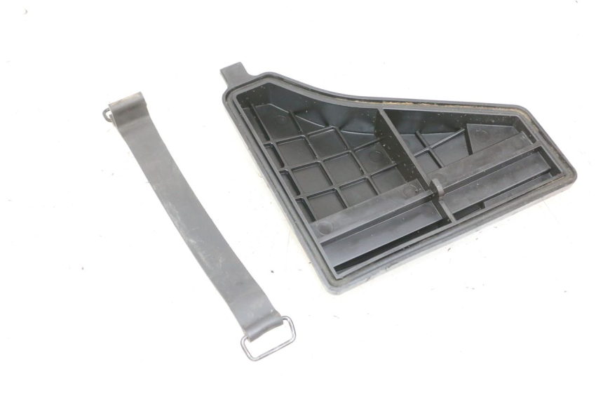 photo de CACHE BOITE AIR YAMAHA TTR 125 (2000 - 2020) - Détail de la pièce