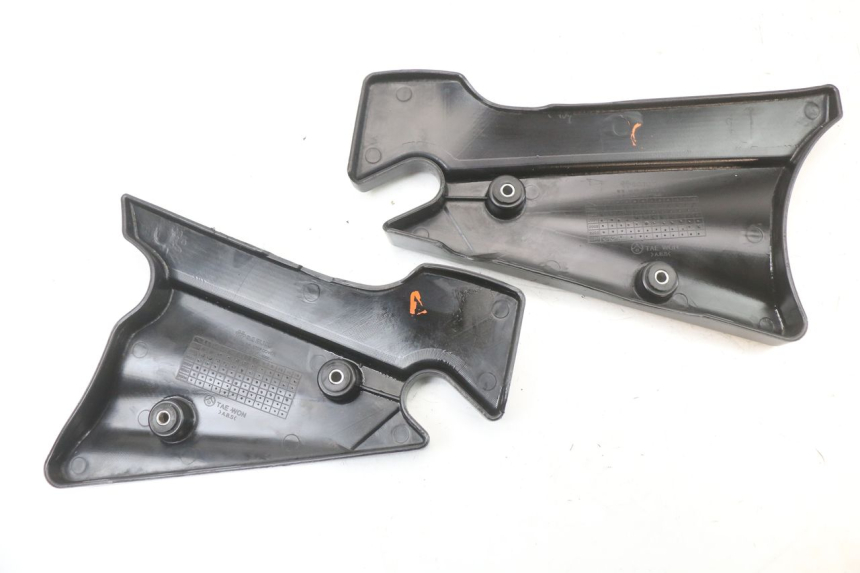 photo de CACHE CHASSIS LATERAL DAELIM VL DAYSTAR 125 (2000 - 2011)