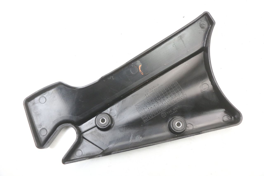photo de CACHE CHASSIS LATERAL DAELIM VL DAYSTAR 125 (2000 - 2011)