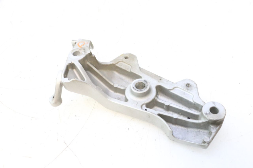 photo de CACHE CHASSIS LATERAL DROIT HONDA CB F HORNET 600 (2005 - 2006) - Gros plan technique