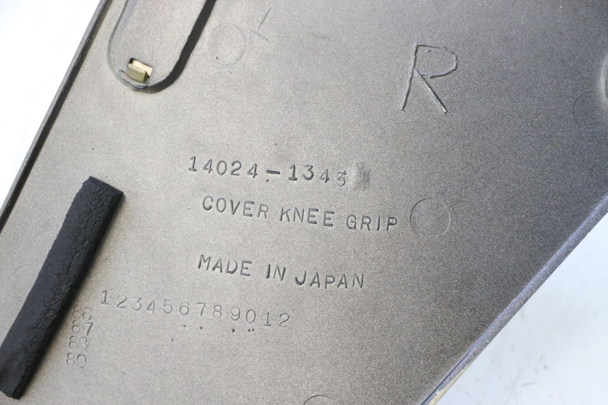 photo de CACHE CHASSIS LATERAL DROIT KAWASAKI GPX F ZX750F 750 (1986 - 1990) - Détail de la pièce