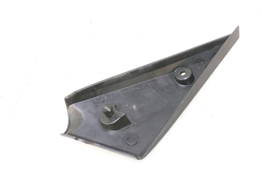 photo de CACHE CHASSIS LATERAL DROIT SUZUKI GSF N BANDIT 1200 (2001 - 2005) - Zoom état d’usage