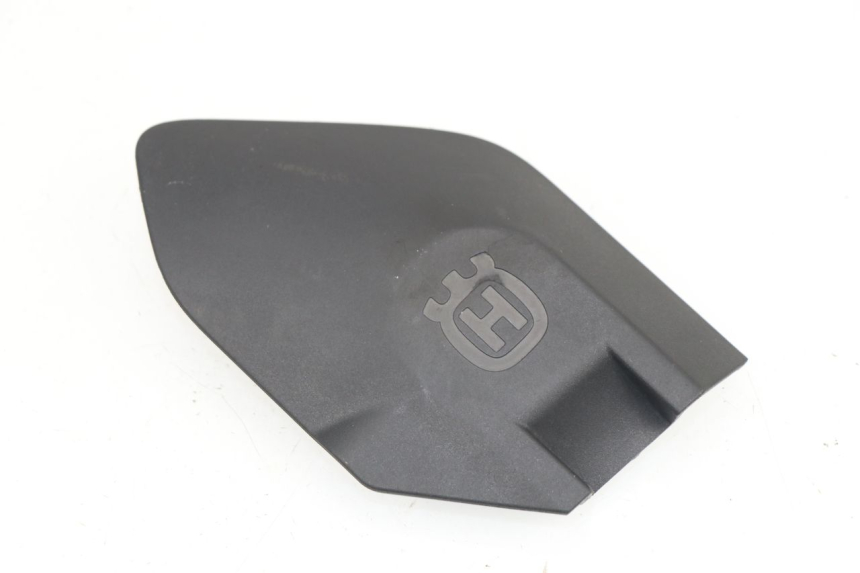 photo de CACHE CHASSIS LATERAL DROIT HUSQVARNA SVARTPILEN 701 690 (2019 - 2020)