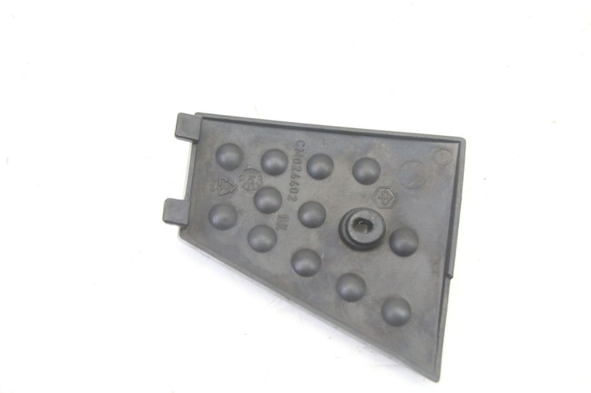 photo de CACHE CHASSIS LATERAL DROIT PIAGGIO XEVO - X EVO 125 (2007 - 2016)