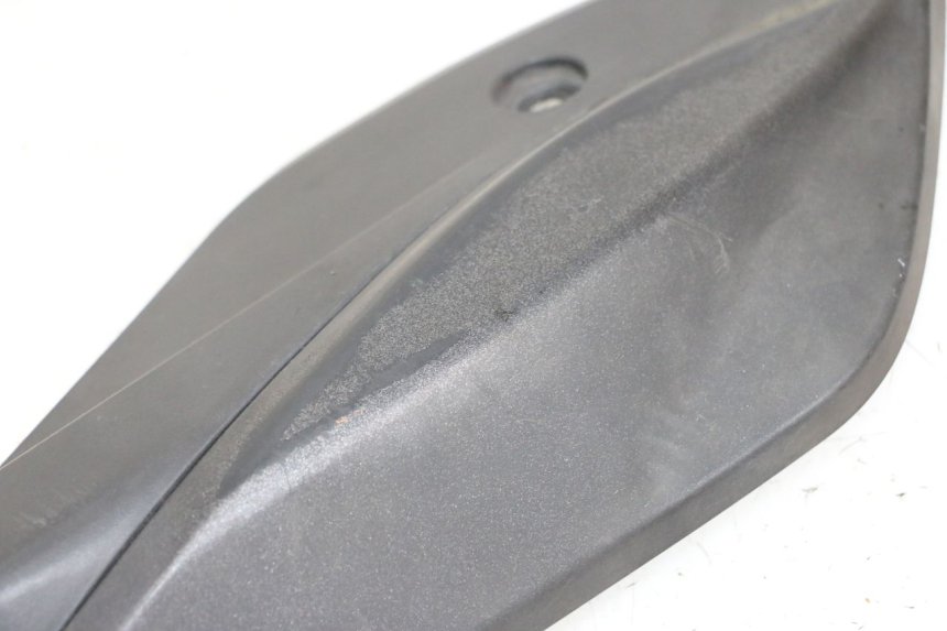 photo de CACHE CHASSIS LATERAL GAUCHE KSR CODE 125 (2018 - 2020) - Gros plan technique