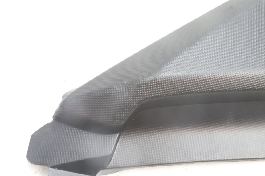 photo de CACHE CHASSIS LATERAL GAUCHE YAMAHA N-MAX NMAX 125 (2021 - 2024) - Détail de la pièce