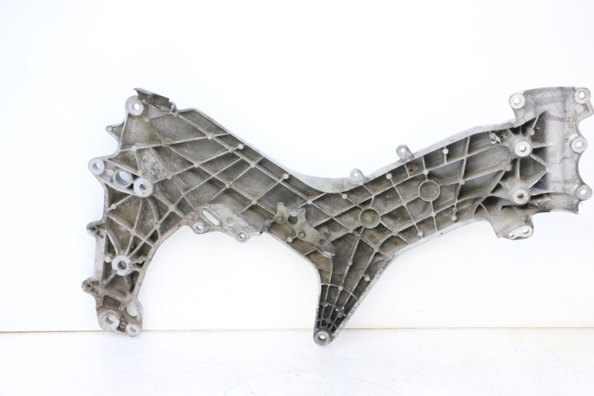 photo de CACHE CHASSIS LATERAL GAUCHE HONDA NSR R 125 (1994 - 2003) - Gros plan technique