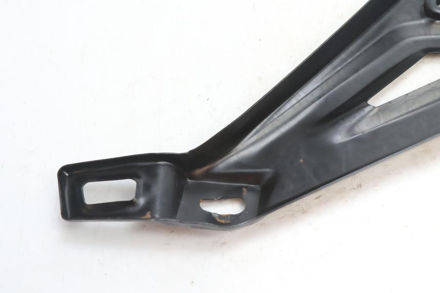 photo de CACHE CHASSIS LATERAL GAUCHE YAMASAKI STREET 50 (2013 - 2018) - Points de fixation