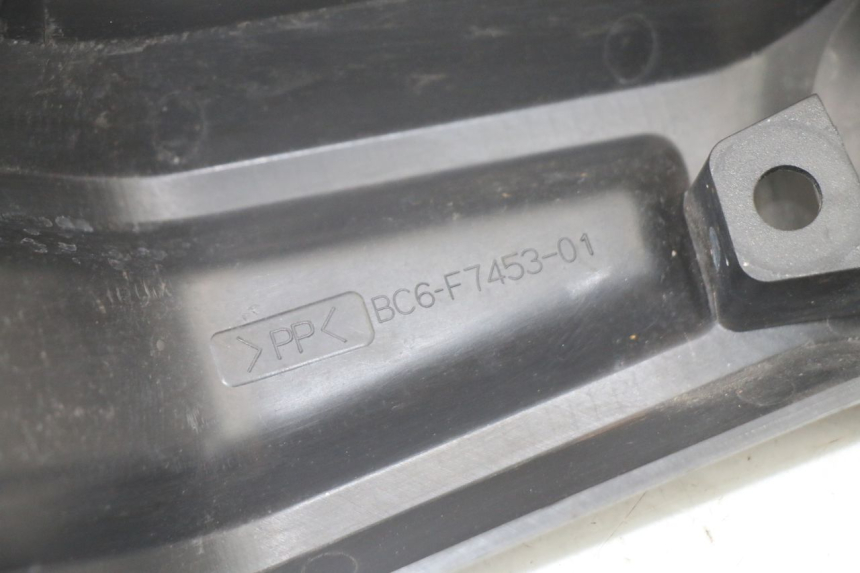 photo de CACHE CHASSIS LATERAL GAUCHE YAMAHA TRACER 7 700 (2020 - 2024) - Gros plan technique