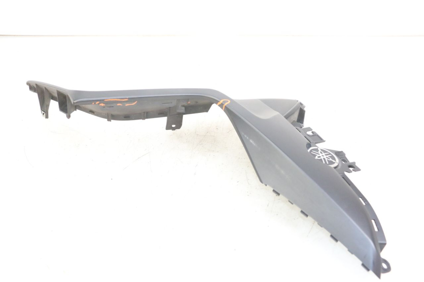 photo de CACHE CHASSIS LATERAL GAUCHE YAMAHA XMAX X-MAX ABS 125 (2017 - 2020)