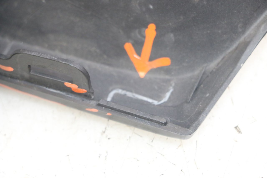 photo de CACHE CHASSIS LATERAL GAUCHE YAMAHA XMAX X-MAX ABS 125 (2017 - 2020)