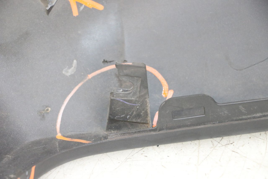 photo de CACHE CHASSIS LATERAL GAUCHE YAMAHA XMAX X-MAX ABS 125 (2017 - 2020)