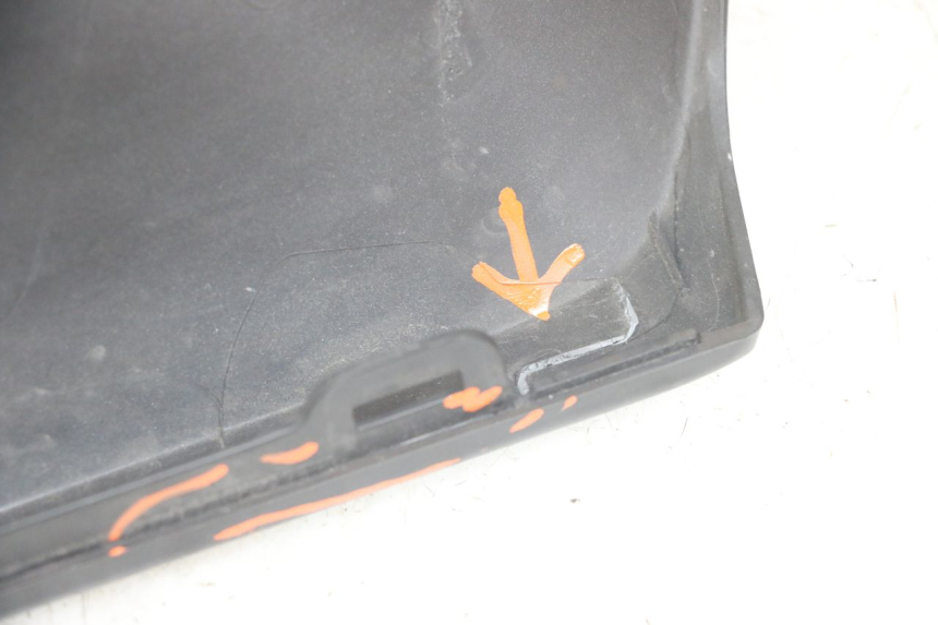 photo de CACHE CHASSIS LATERAL GAUCHE YAMAHA XMAX X-MAX ABS 125 (2017 - 2020)