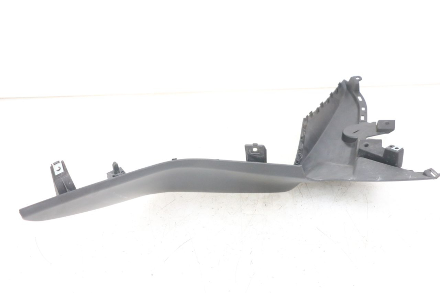 photo de CACHE CHASSIS LATERAL GAUCHE YAMAHA XMAX X-MAX ABS 125 (2017 - 2020)