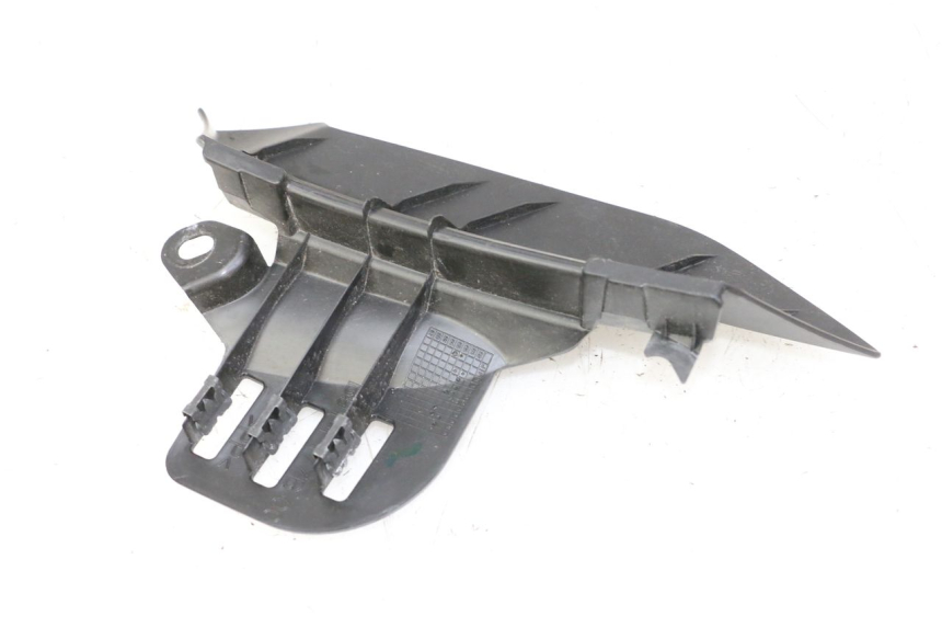 photo de CACHE CHASSIS LATERAL GAUCHE YAMAHA XMAX X-MAX 125 (2021 - 2025) - Détail de la pièce
