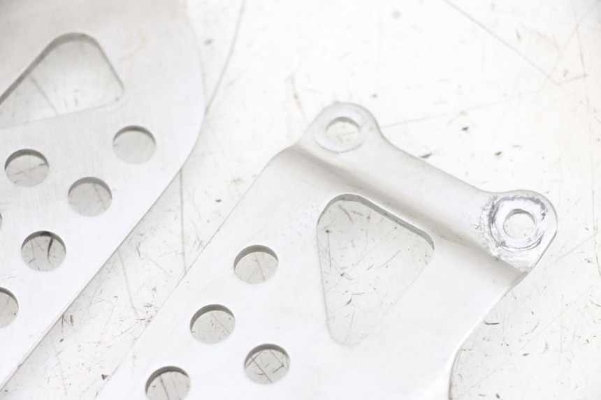 photo de CACHE CHASSIS LATERAL SUZUKI GSXR GSX-R 1000 (2003 - 2004) - Gros plan technique