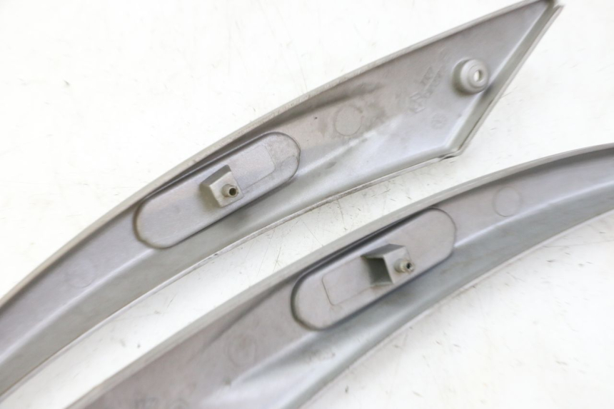 photo de CACHE CHASSIS LATERAL PIAGGIO LIBERTY 125 (1998 - 2008)