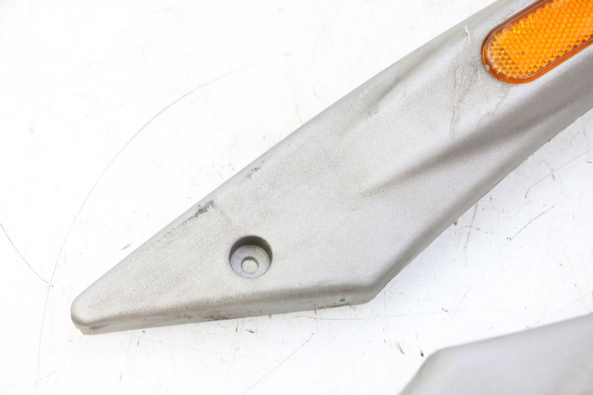 photo de CACHE CHASSIS LATERAL PIAGGIO LIBERTY 125 (1998 - 2008)