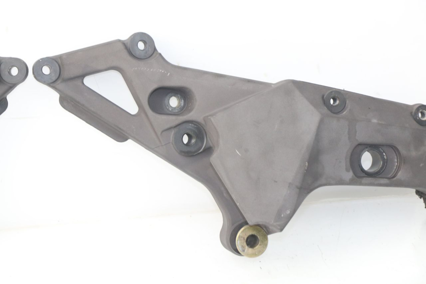 photo de CACHE CHASSIS LATERAL MV AGUSTA BRUTALE R WALLY 910 (2008 - 2008)