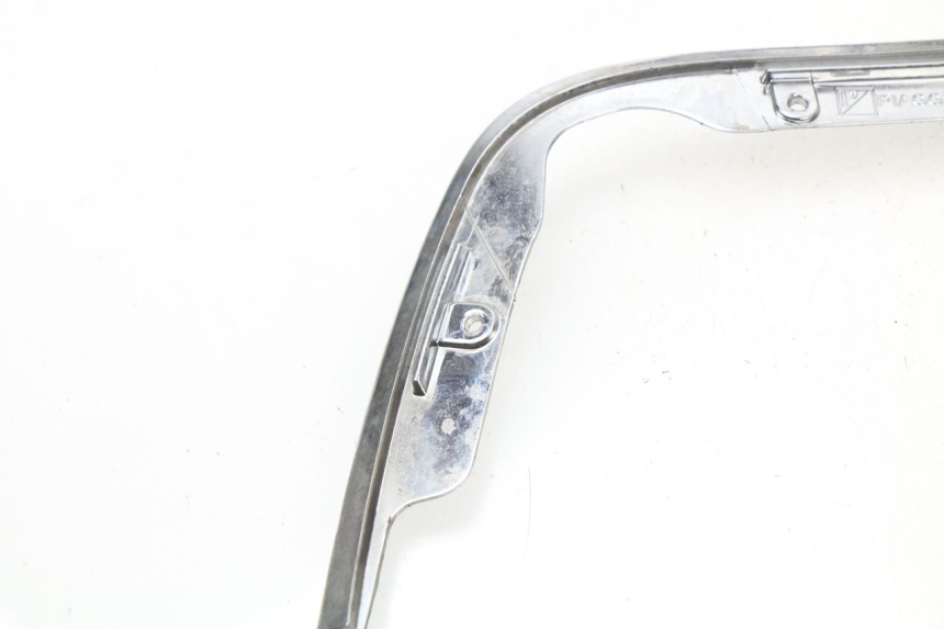 photo de CACHE CHASSIS LATERAL PIAGGIO PRIMAVERA 125 (2013 - 2021) - Zoom composants