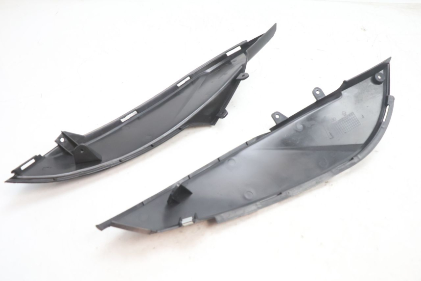 photo de CACHE CHASSIS LATERAL VASTRO STREET S 50 (2016 - 2021) - Gros plan technique