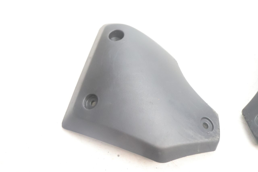 photo de CACHE CHASSIS LATERAL PEUGEOT STREETZONE NAKED 2T 50 (2014 - 2018) - Détail de la pièce