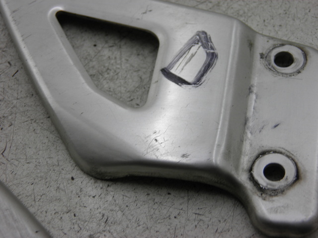 photo de CACHE CHASSIS LATERAL SUZUKI SV S 650 (1999 - 2002)