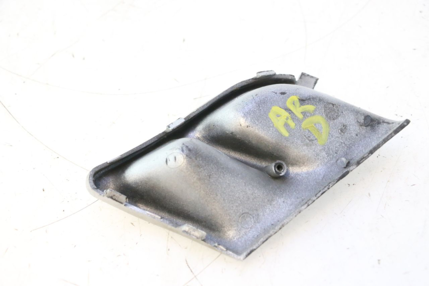 photo de CACHE CHASSIS LATERAL PIAGGIO TYPHOON 50 (1993 - 1999) - Gros plan technique