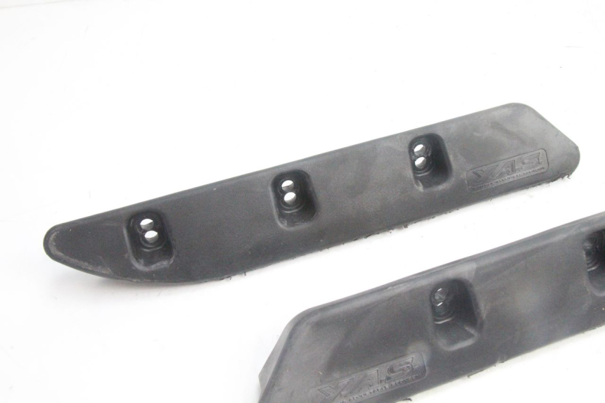 photo de CACHE CHASSIS LATERAL YAMAHA WAVE RUNNER GP R 1200 (2000 - 2003) - Détail de la pièce