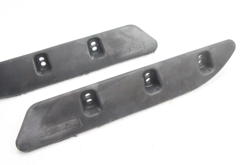 photo de CACHE CHASSIS LATERAL YAMAHA WAVE RUNNER GP R 1200 (2000 - 2003) - Zoom état d’usage