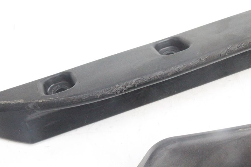 photo de CACHE CHASSIS LATERAL YAMAHA WAVE RUNNER GP R 1200 (2000 - 2003) - Autre angle de vue