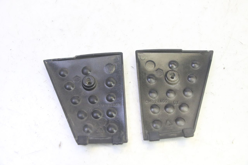 photo de CACHE CHASSIS LATERAL PIAGGIO XEVO - X EVO 125 (2007 - 2016) - Zoom état d’usage