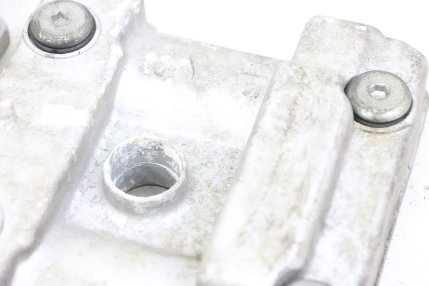 photo de Valve cover HYOSUNG GV AQUILA 125 (2000 - 2004) - Autre angle de vue